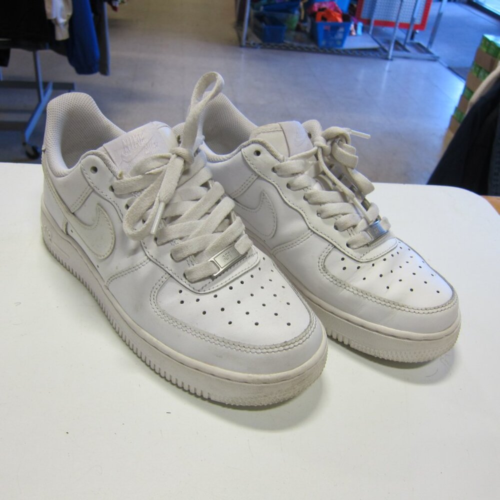 Nike Air Force 1 Women's 7 Triple White Athletic Shoe's DD8959-100